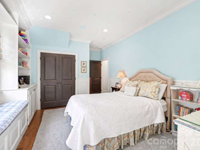 2744 Normandy Road, Charlotte, NC 28209.  MLS# CAR4371679, YatesRealty ID 22382. 