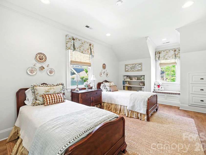 2744 Normandy Road, Charlotte, NC 28209.  MLS# CAR4371679, YatesRealty ID 22382. 