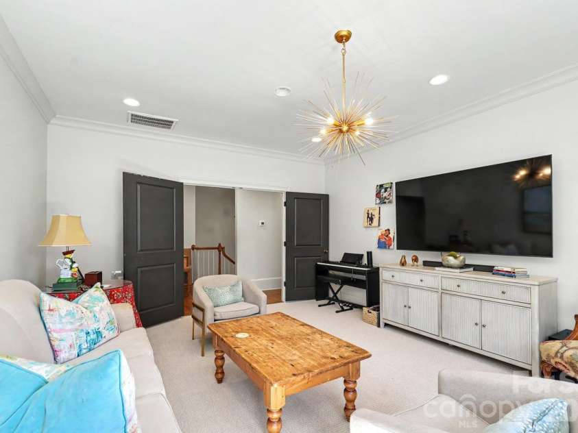2744 Normandy Road, Charlotte, NC 28209.  MLS# CAR4371679, YatesRealty ID 22382. 