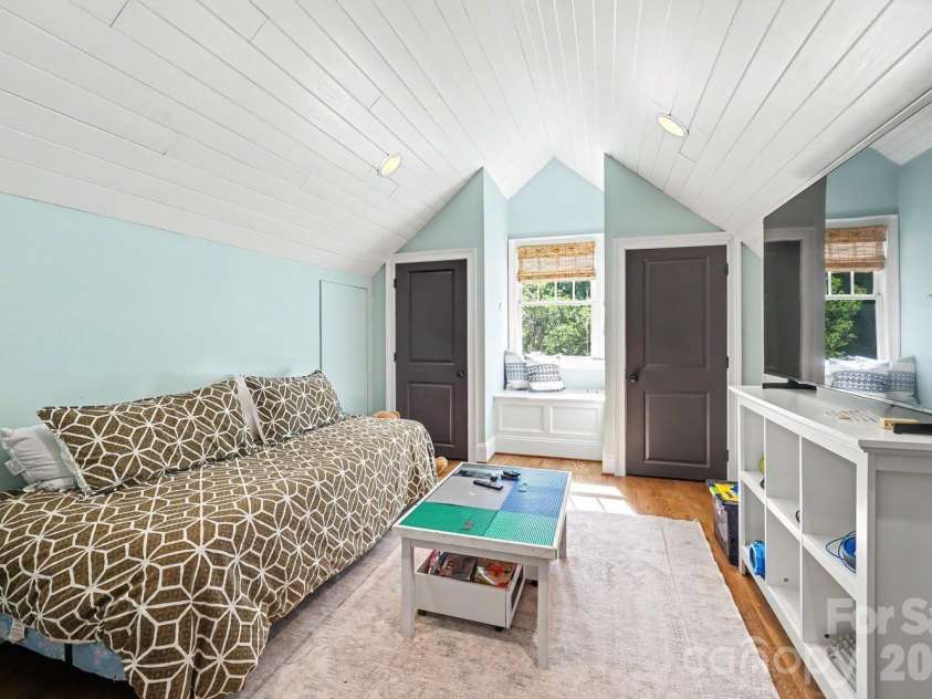 2744 Normandy Road, Charlotte, NC 28209.  MLS# CAR4371679, YatesRealty ID 22382. 