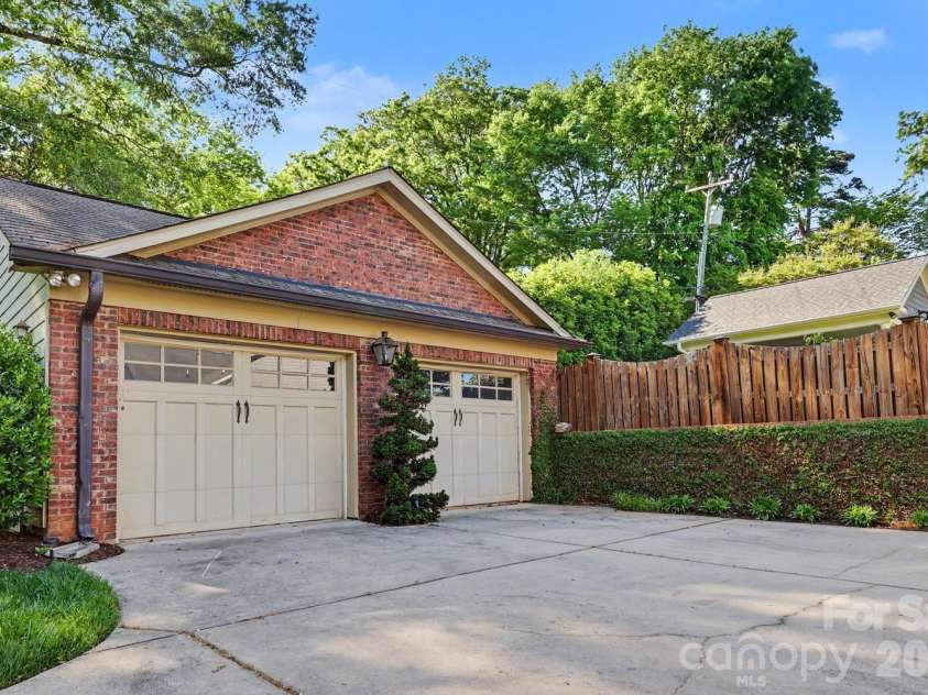 2744 Normandy Road, Charlotte, NC 28209.  MLS# CAR4371679, YatesRealty ID 22382. 