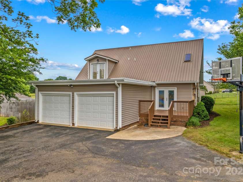 296 Hicks Creek Road, Troutman, NC 28166.  MLS# CAR4266143, YatesRealty ID 22382. Side Load Two Car Garage