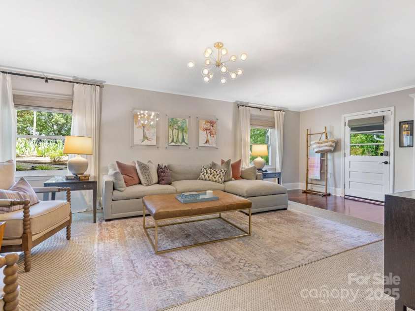 4618 Emory Lane, Charlotte, NC 28211.  MLS# CAR4274254, YatesRealty ID 22383. Den