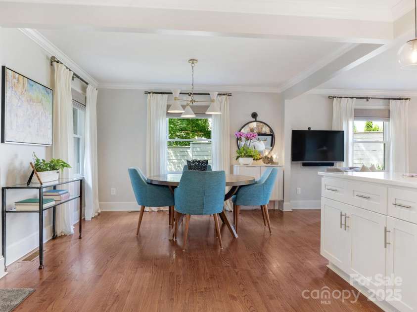 4618 Emory Lane, Charlotte, NC 28211.  MLS# CAR4274254, YatesRealty ID 22383. Dining