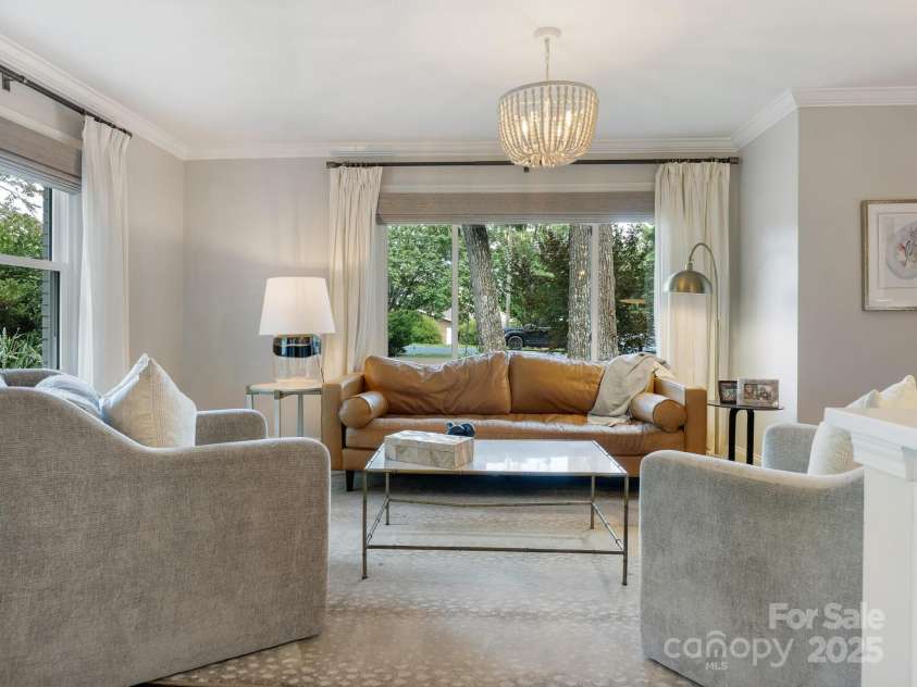 4618 Emory Lane, Charlotte, NC 28211.  MLS# CAR4274254, YatesRealty ID 22383. Family Room