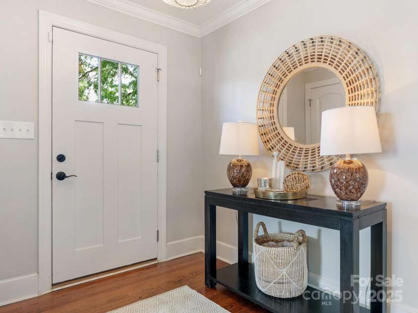 4618 Emory Lane, Charlotte, NC 28211.  MLS# CAR4274254, YatesRealty ID 22383. Foyer