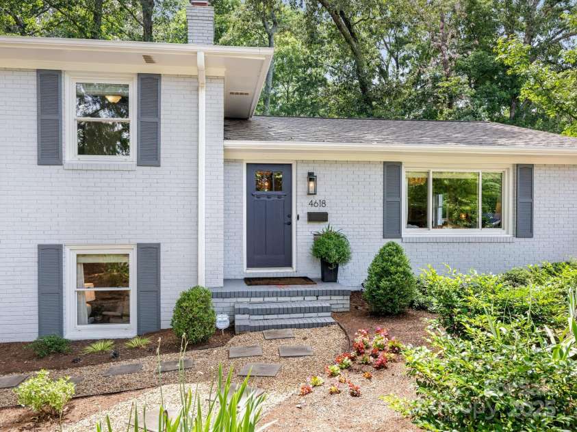 4618 Emory Lane, Charlotte, NC 28211.  MLS# CAR4274254, YatesRealty ID 22383. Front Entry