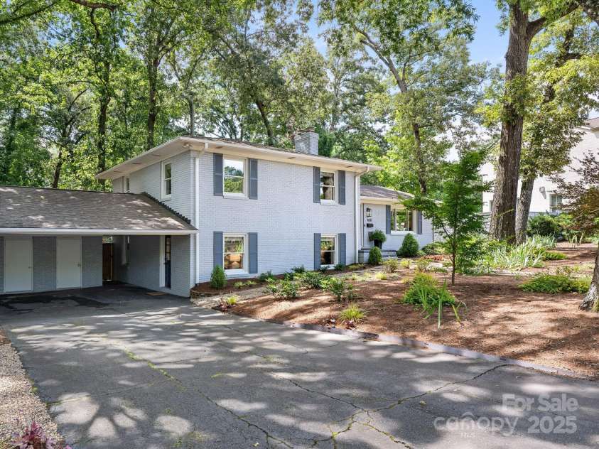 4618 Emory Lane, Charlotte, NC 28211.  MLS# CAR4274254, YatesRealty ID 22383. Front Exterior