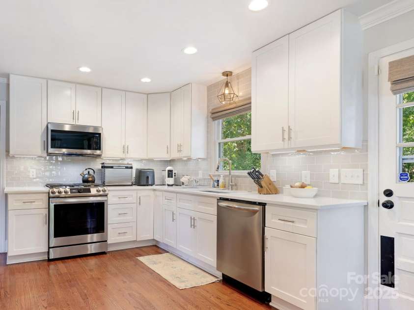 4618 Emory Lane, Charlotte, NC 28211.  MLS# CAR4274254, YatesRealty ID 22383. Kitchen