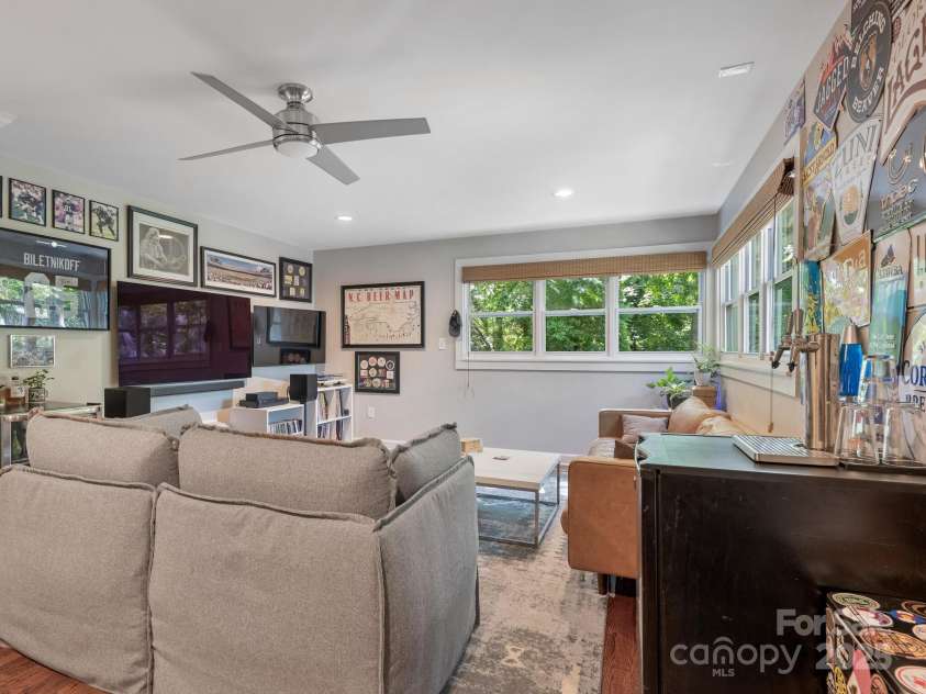 4618 Emory Lane, Charlotte, NC 28211.  MLS# CAR4274254, YatesRealty ID 22383. Secondary Living Bonus Room