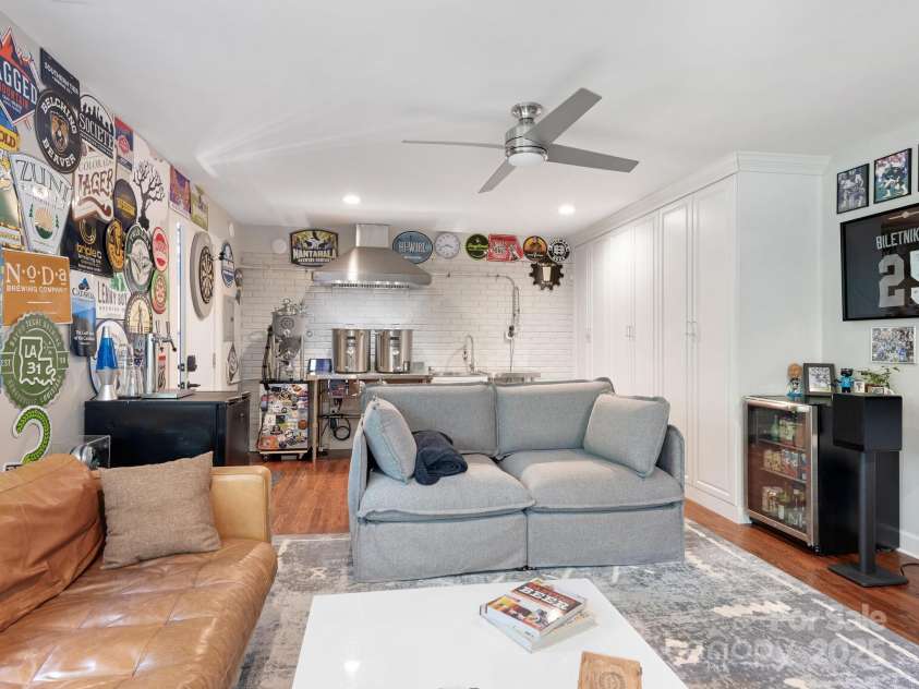4618 Emory Lane, Charlotte, NC 28211.  MLS# CAR4274254, YatesRealty ID 22383. Secondary Living Bonus Room