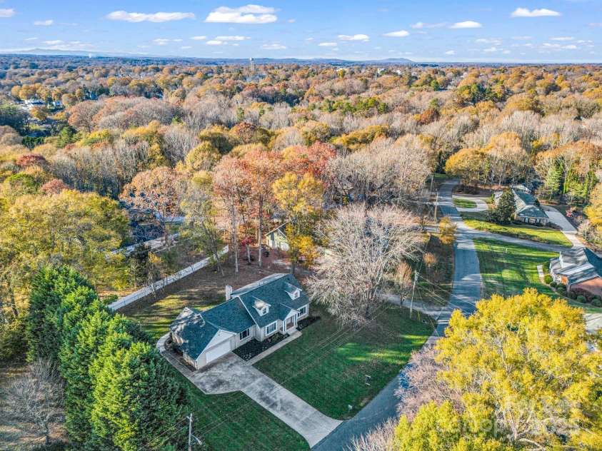 204 Jonas Drive, Lincolnton, NC 28092.  MLS# CAR4202464, YatesRealty ID 22385. 