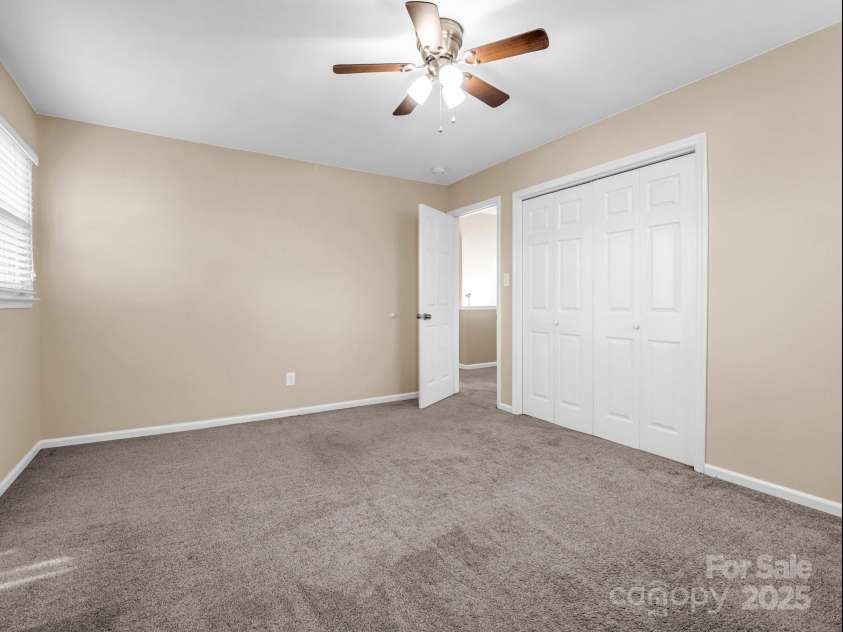 204 Jonas Drive, Lincolnton, NC 28092.  MLS# CAR4202464, YatesRealty ID 22385. BR 4 up