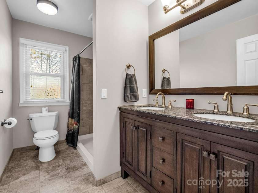 204 Jonas Drive, Lincolnton, NC 28092.  MLS# CAR4202464, YatesRealty ID 22385. Full bath between 2 downstairs BR