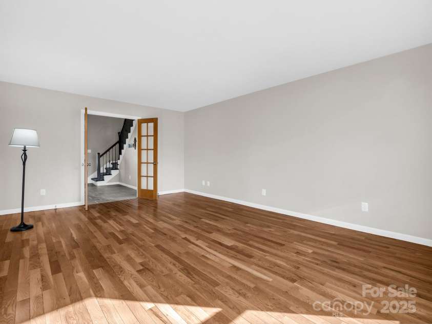 204 Jonas Drive, Lincolnton, NC 28092.  MLS# CAR4202464, YatesRealty ID 22385. Great room