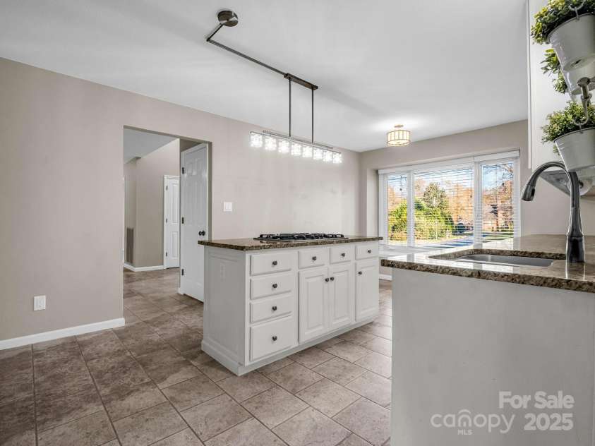 204 Jonas Drive, Lincolnton, NC 28092.  MLS# CAR4202464, YatesRealty ID 22385. Kitchen