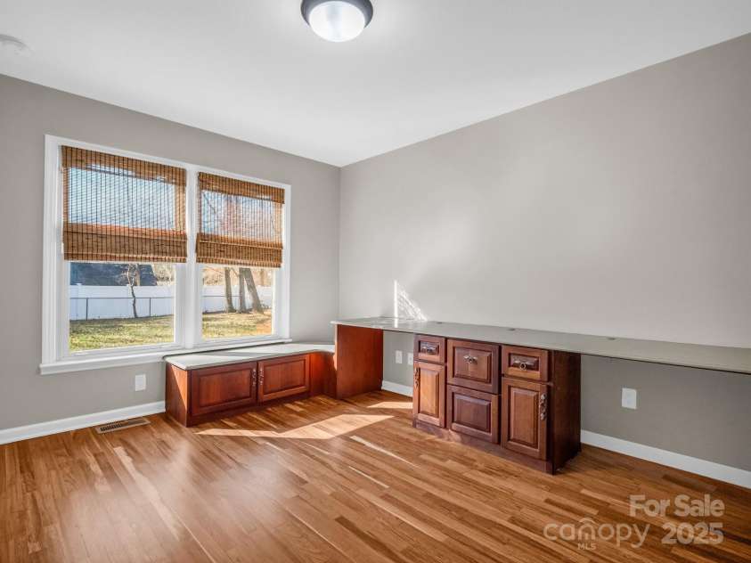 204 Jonas Drive, Lincolnton, NC 28092.  MLS# CAR4202464, YatesRealty ID 22385. Office