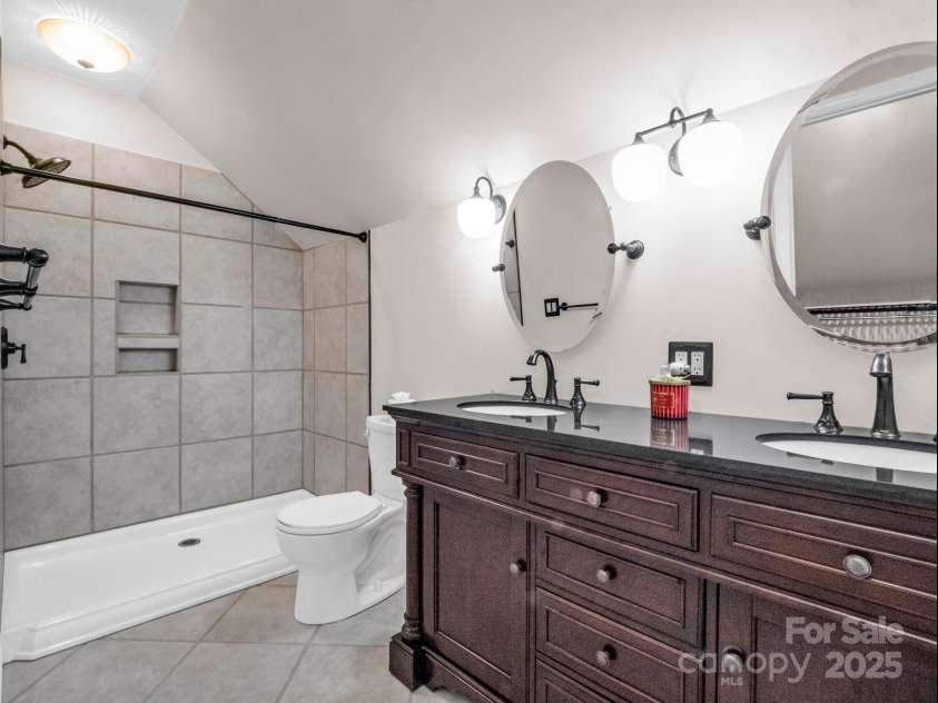 204 Jonas Drive, Lincolnton, NC 28092.  MLS# CAR4202464, YatesRealty ID 22385. Primary Bath up