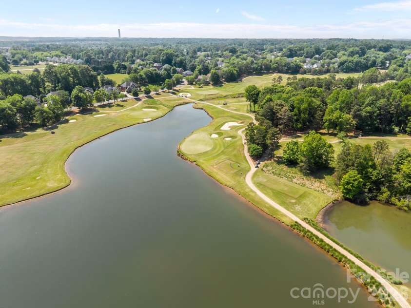 15540 Northstone Drive, Huntersville, NC 28078.  MLS# CAR4374469, YatesRealty ID 22389. 