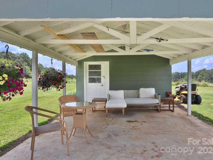 4225 US Highway 21 Highway, Hamptonville, NC 27070.  MLS# CAR4274597, YatesRealty ID 22389. 