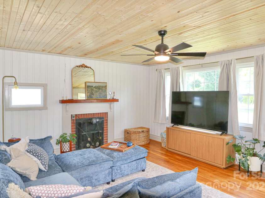 4225 US Highway 21 Highway, Hamptonville, NC 27070.  MLS# CAR4274597, YatesRealty ID 22389. 