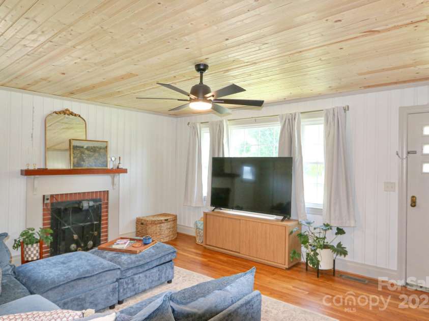 4225 US Highway 21 Highway, Hamptonville, NC 27070.  MLS# CAR4274597, YatesRealty ID 22389. 