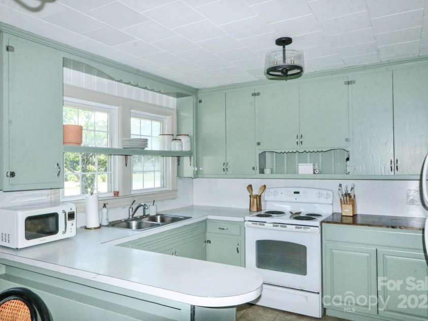 4225 US Highway 21 Highway, Hamptonville, NC 27070.  MLS# CAR4274597, YatesRealty ID 22389. 