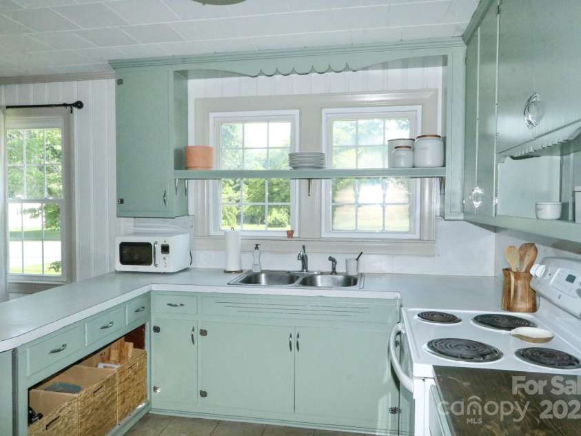 4225 US Highway 21 Highway, Hamptonville, NC 27070.  MLS# CAR4274597, YatesRealty ID 22389. 