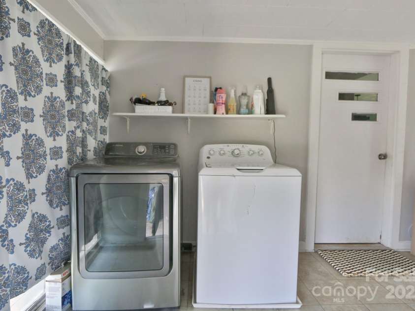 4225 US Highway 21 Highway, Hamptonville, NC 27070.  MLS# CAR4274597, YatesRealty ID 22389. 