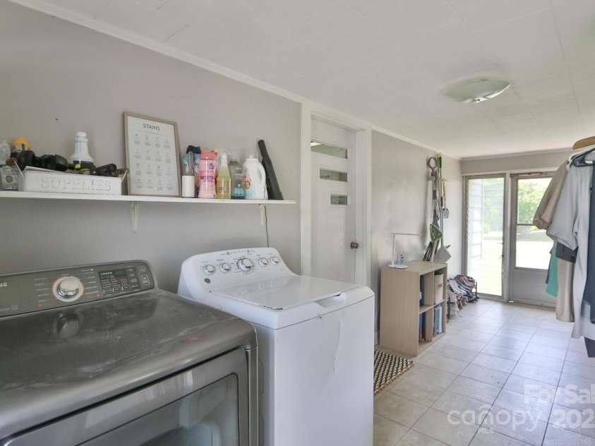 4225 US Highway 21 Highway, Hamptonville, NC 27070.  MLS# CAR4274597, YatesRealty ID 22389. 