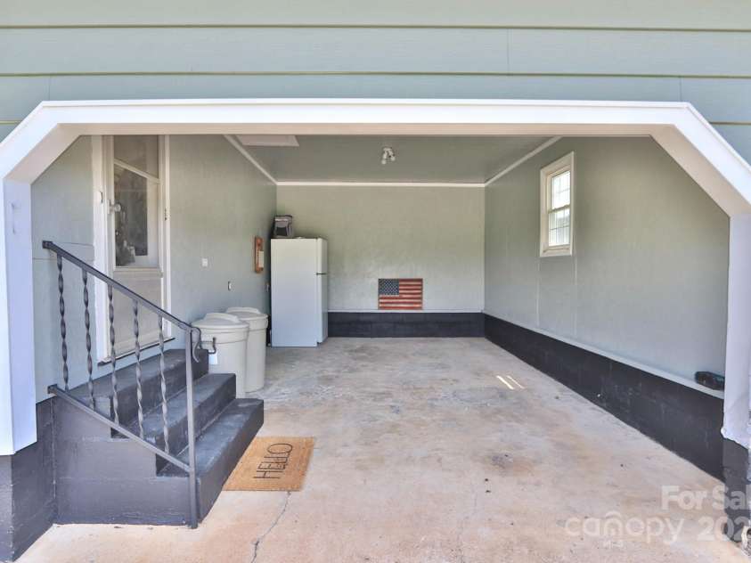 4225 US Highway 21 Highway, Hamptonville, NC 27070.  MLS# CAR4274597, YatesRealty ID 22389. 