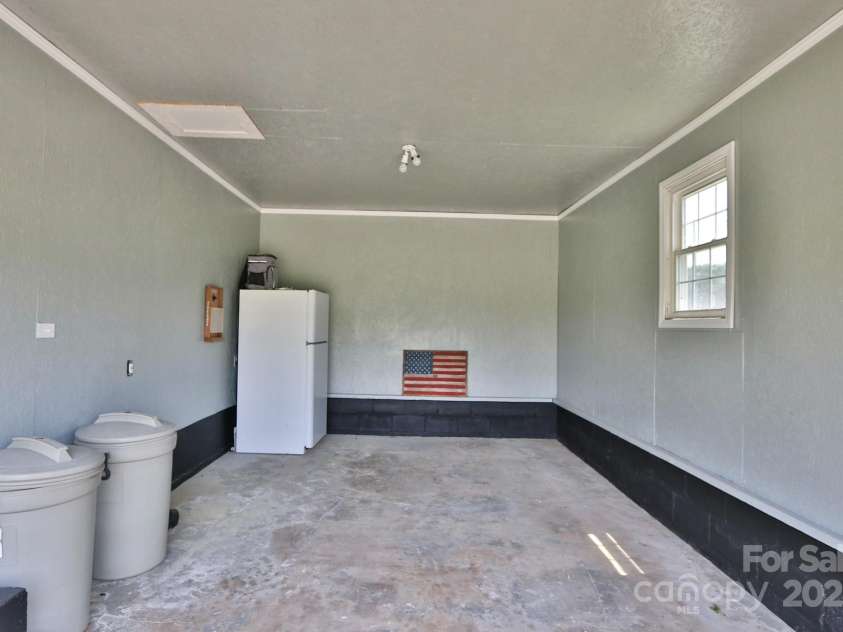 4225 US Highway 21 Highway, Hamptonville, NC 27070.  MLS# CAR4274597, YatesRealty ID 22389. 