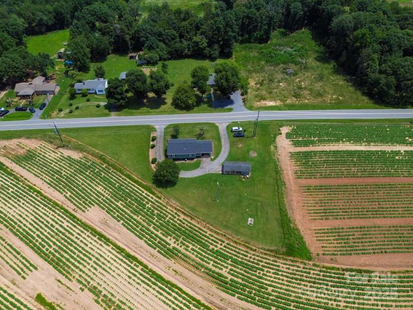 4225 US Highway 21 Highway, Hamptonville, NC 27070.  MLS# CAR4274597, YatesRealty ID 22389. 