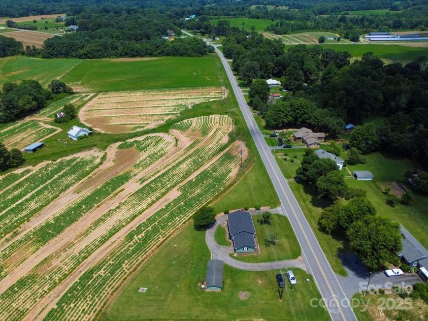 4225 US Highway 21 Highway, Hamptonville, NC 27070.  MLS# CAR4274597, YatesRealty ID 22389. 