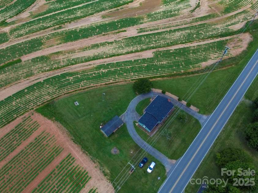 4225 US Highway 21 Highway, Hamptonville, NC 27070.  MLS# CAR4274597, YatesRealty ID 22389. 