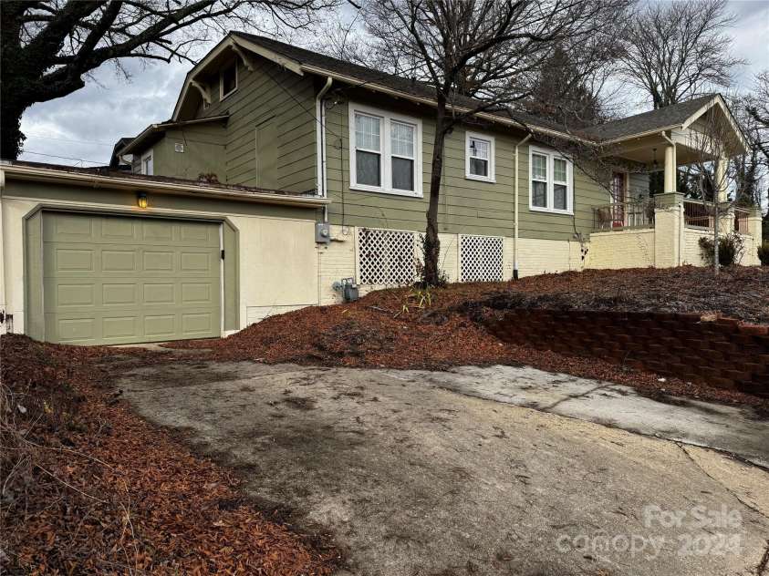 526 Mulberry Street, Lenoir, NC 28645.  MLS# CAR4207863, YatesRealty ID 2239. 