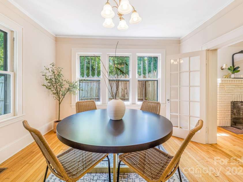 1 Woodlawn Avenue, Asheville, NC 28801.  MLS# CAR4162893, YatesRealty ID 22390. 