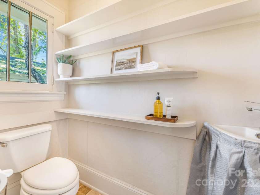 1 Woodlawn Avenue, Asheville, NC 28801.  MLS# CAR4162893, YatesRealty ID 22390. 