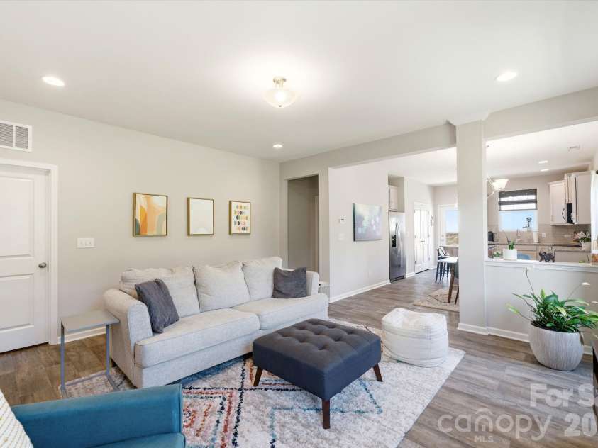5914 River Meadow Court, Charlotte, NC 28213.  MLS# CAR4364962, YatesRealty ID 22391. Open floor plan great for entertaining