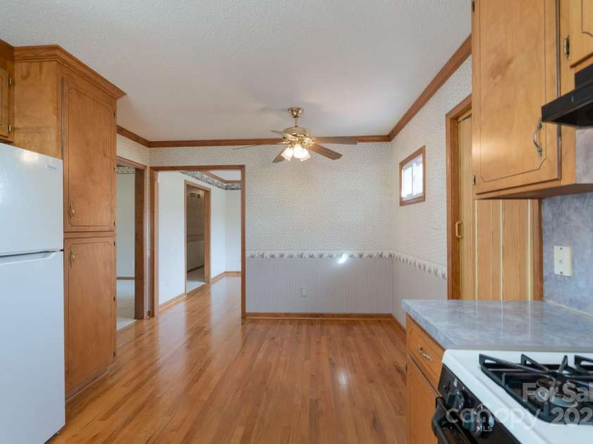 5211 Spring Glen, York, SC 29745.  MLS# CAR4270474, YatesRealty ID 22392. Awesome view of the breakfast room with ceiling fan