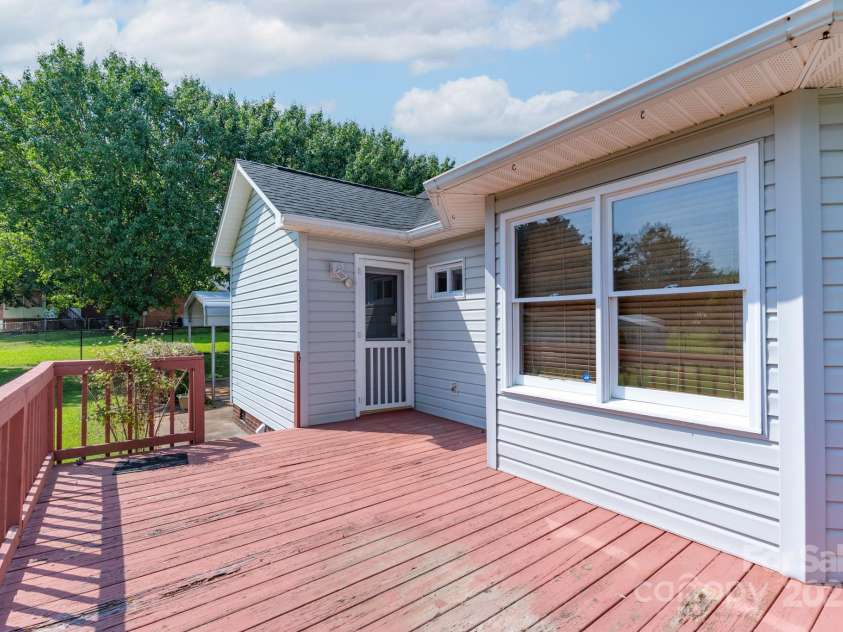 5211 Spring Glen, York, SC 29745.  MLS# CAR4270474, YatesRealty ID 22392. Back deck for entertaining