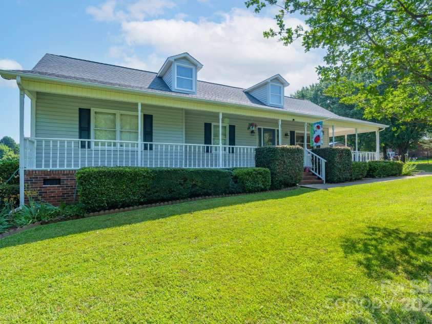 5211 Spring Glen, York, SC 29745.  MLS# CAR4270474, YatesRealty ID 22392. Front view of this charming home with view of crawl space