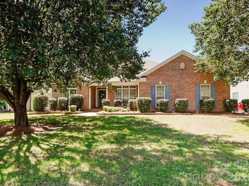 574 Surry Trace Circle, Concord, NC 28027.  MLS# CAR4379638, YatesRealty ID 22392. 