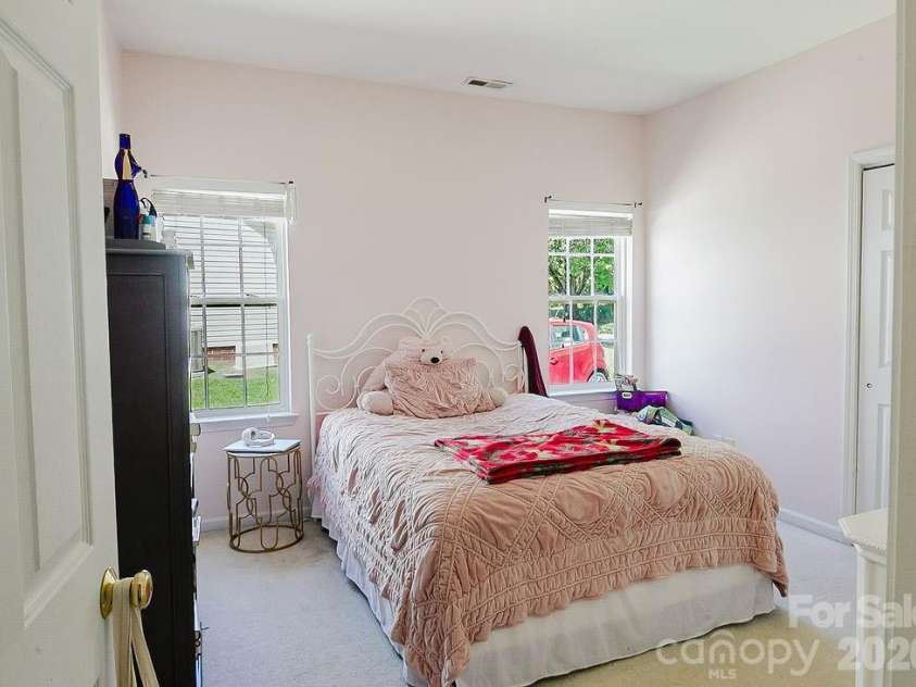 574 Surry Trace Circle, Concord, NC 28027.  MLS# CAR4379638, YatesRealty ID 22392. 