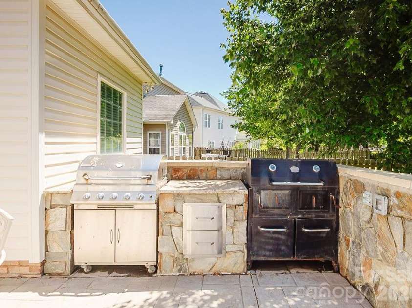 574 Surry Trace Circle, Concord, NC 28027.  MLS# CAR4379638, YatesRealty ID 22392. 