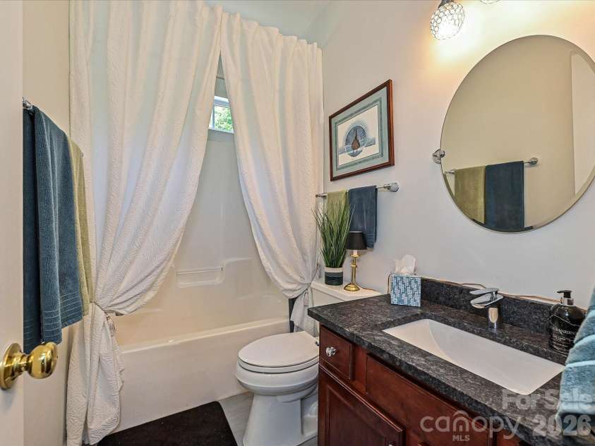 10234 Tintinhull Drive, Fort Mill, SC 29707.  MLS# CAR4375438, YatesRealty ID 22393. Full bath