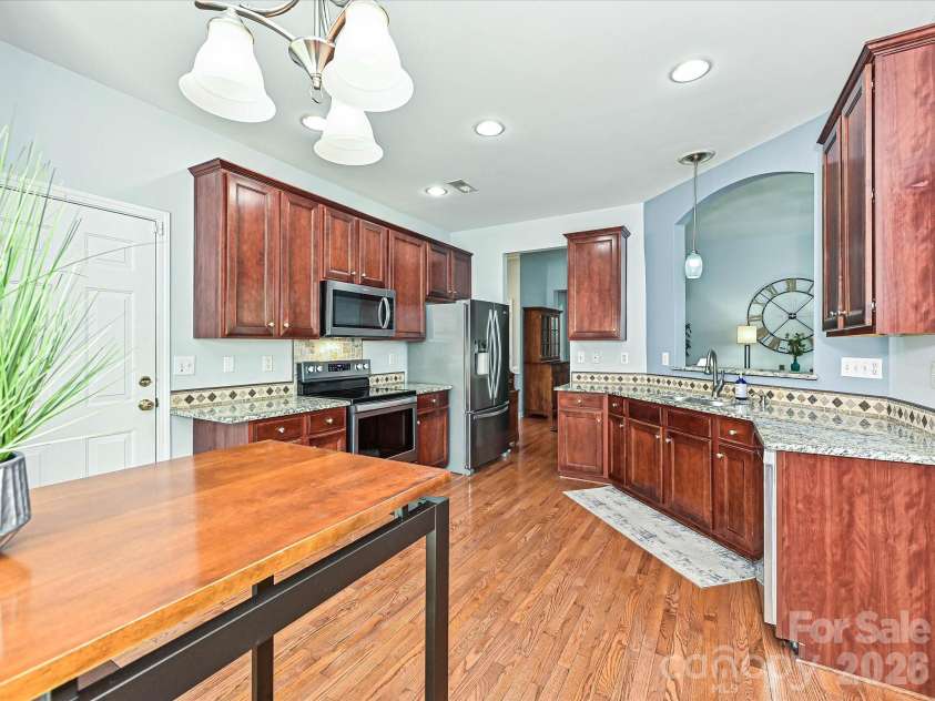 10234 Tintinhull Drive, Fort Mill, SC 29707.  MLS# CAR4375438, YatesRealty ID 22393. Kitchen