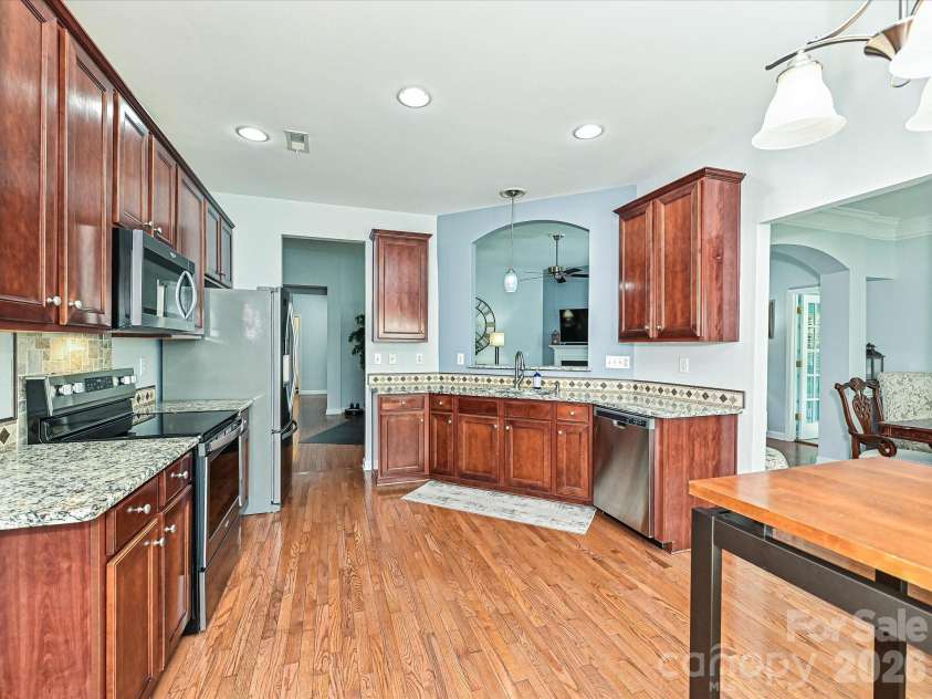 10234 Tintinhull Drive, Fort Mill, SC 29707.  MLS# CAR4375438, YatesRealty ID 22393. Kitchen