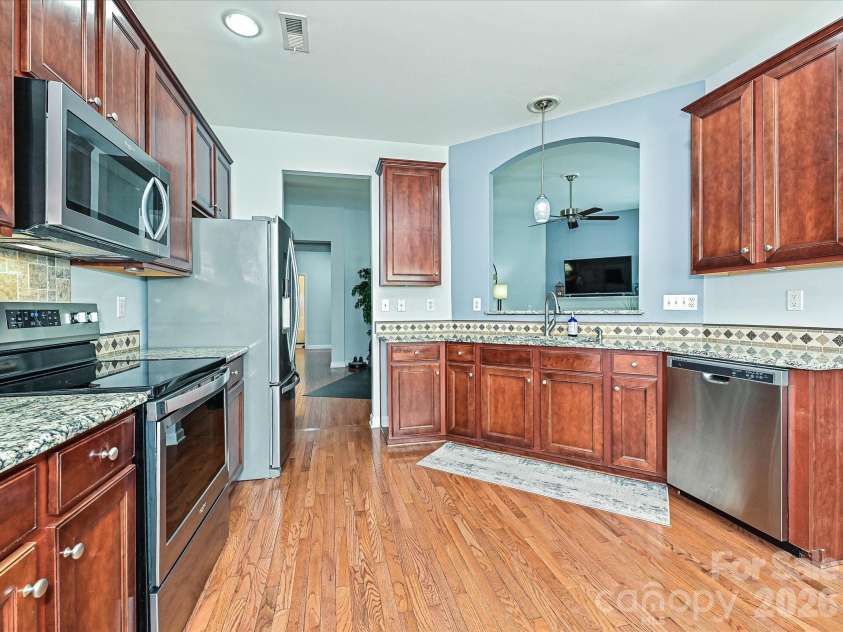 10234 Tintinhull Drive, Fort Mill, SC 29707.  MLS# CAR4375438, YatesRealty ID 22393. Kitchen