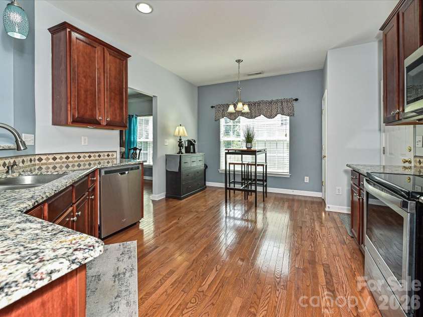 10234 Tintinhull Drive, Fort Mill, SC 29707.  MLS# CAR4375438, YatesRealty ID 22393. Kitchen